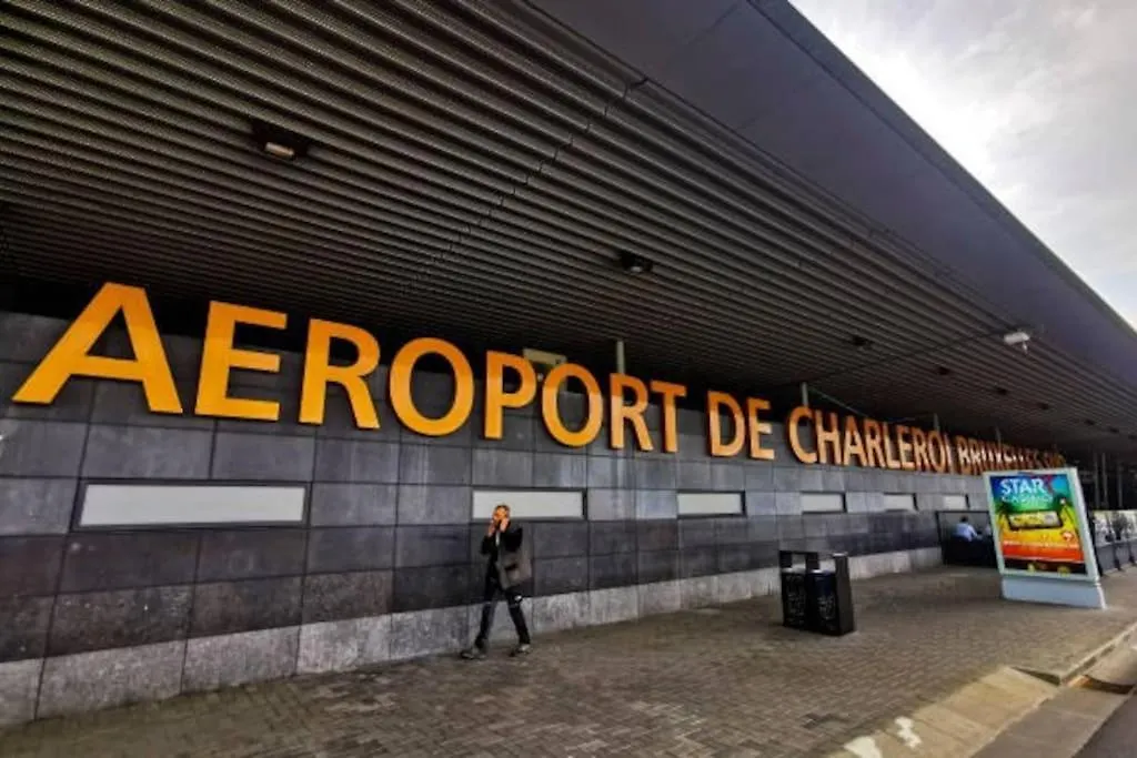 Rive Gauche F Centre - Gare - Aeroport Daire Charleroi 0*,  Belçika