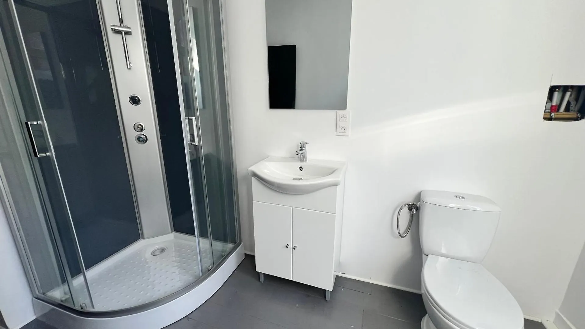 Rive Gauche F Centre - Gare - Aeroport Daire Charleroi